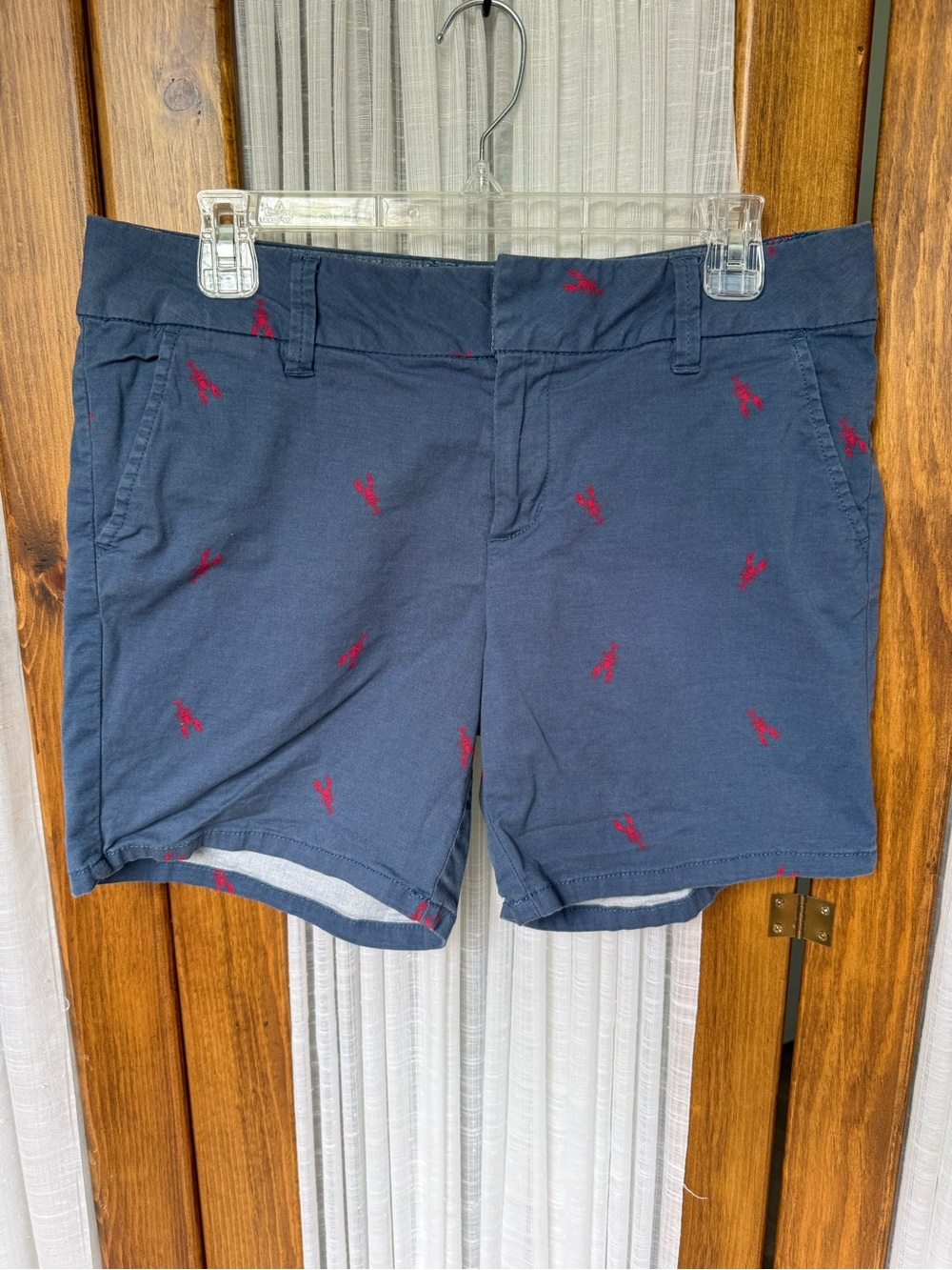 Maine-Style Bass Navy Women's Shorts with Red Motif